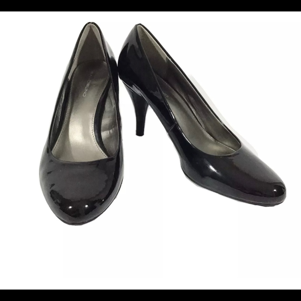 New in box Bandolino, 7M, black patent heels.